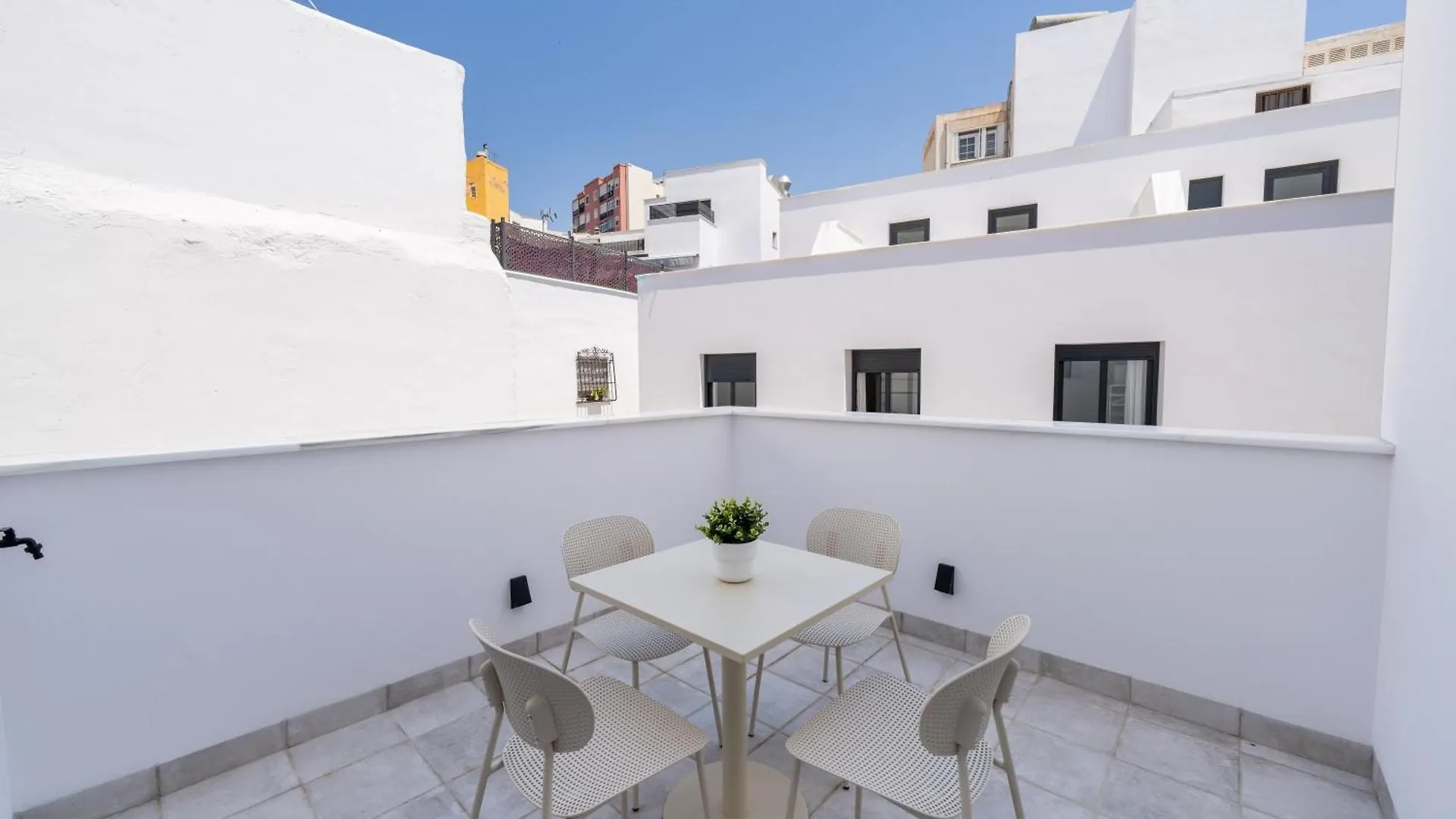 Moott Homes Suites Arco De Braulio 1A Almería